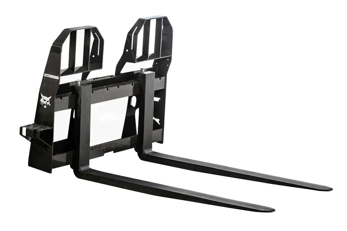 Pallet forks for the Bobcat T66